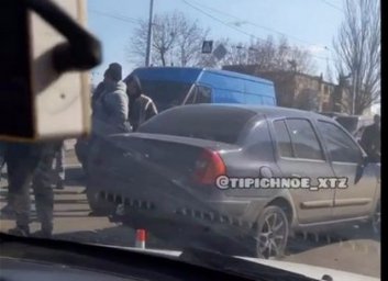 ДТП: тройной автопоцелуй у моста (ВИДЕО)