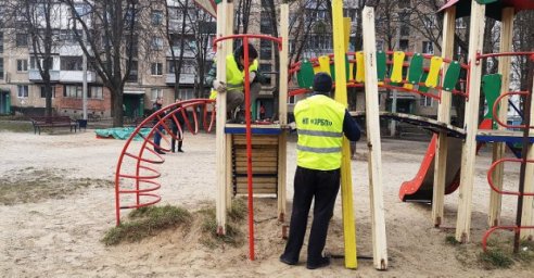 Харьковские коммунальщики принимают заявки на ремонт детских площадок