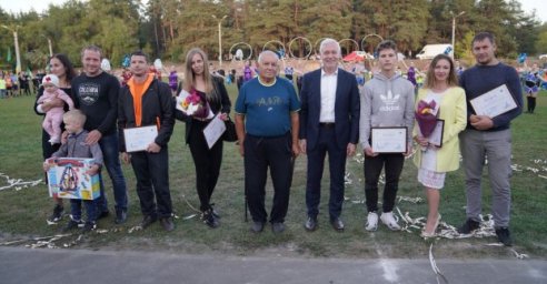 В Жихаре открыли современный школьный стадион