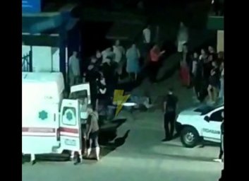 Кровавый конфликт: под Харьковом зарезали мужчину (ВИДЕО)