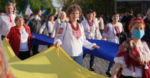 В Харькове состоялся парад вышиванок