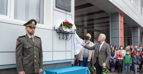 В Харькове установили мемориальную доску Герою Украины Дмитрию Каплунову