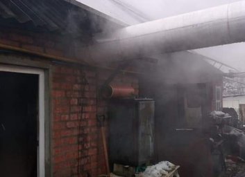 В Мерефе два часа тушили дом