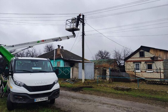 
У селі Коробочкине Чугуївського району частково відновили світло
