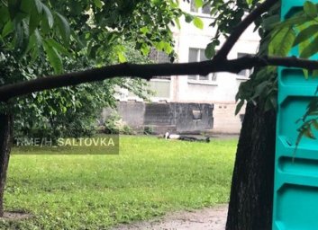 Смерть под дождем: мужчина разбился, выпав из окна (ФОТО)