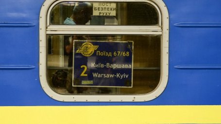 
УЗ ограничила продажу билетов на новые рейсы в Варшаву: подробности
