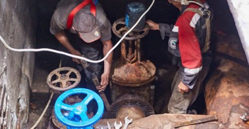 Аварию на водоводе на Павловом Поле устранят в течение суток