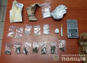 Полицейские обнаружили в квартире наркомана на Салтовке запасы наркозелья (ФОТО)