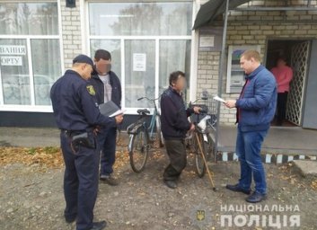 Ограбление у банкомата: рецидивист выхватил деньги, скрылся, но был пойман (МВД)