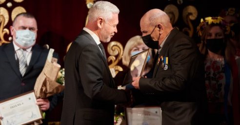 Чернобыльцам Слободского района вручили грамоты городского совета