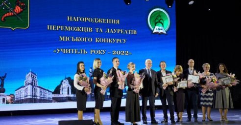 Игорь Терехов вручил награды и премии лучшим учителям года