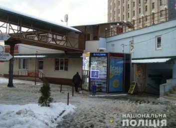 Ограбление у киоска: выхватил кошелек и убежал