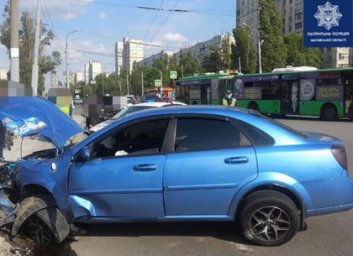 В Харькове нарушитель на Hyundai врезался в Chevrolet