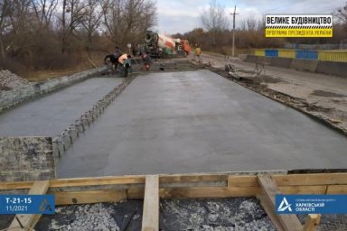 На левой стороне моста Гусаровка &ndash; Грушуваха устроены новые тротуары и ограждения