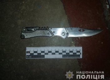 Чисто женское ограбление: напала на иностранку с Антистатиком и ножом (ФОТО)