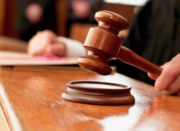 Незаконно получил земельный участок в полмиллиона: мужчину ждет суд