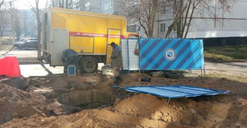 По улице Натальи Ужвий перекладывают сети холодного водоснабжения