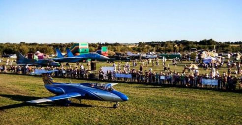 На аэродроме &laquo;Коротич&raquo; проходит авиационный фестиваль