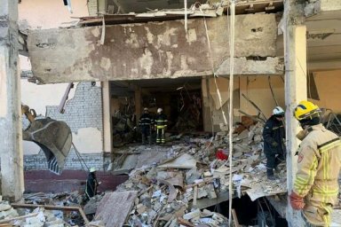 На Харьковщине продолжают разбирать завалы зданий, которые были разрушены в результате обстрелов
