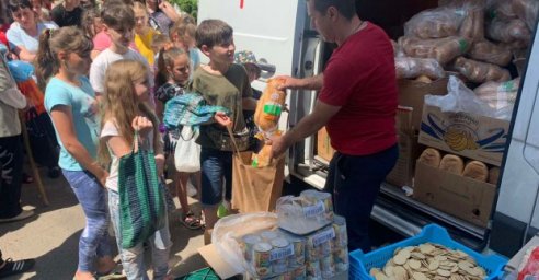 Харьковчане продолжают получать гуманитарную помощь