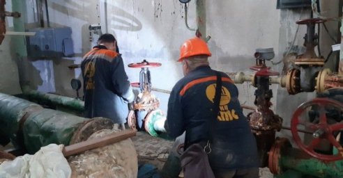 «Харьковские теплосети» вместе с подрядными организациями устраняют повреждения