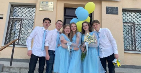 В Харькове проходят выпускные