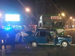 В Харькове ВАЗ столкнулся с пассажирским автобусом