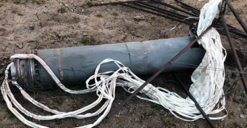 Харьковчан просят опасаться бомб, которые враг спускает на парашютах