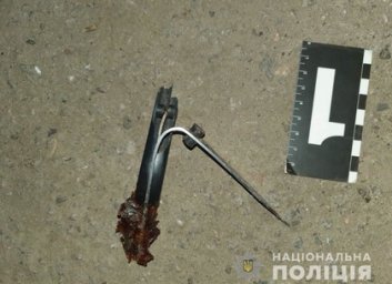 Ножом - в шею: ревнивый хулиган и грабитель чуть не убил любовницу (ФОТО)