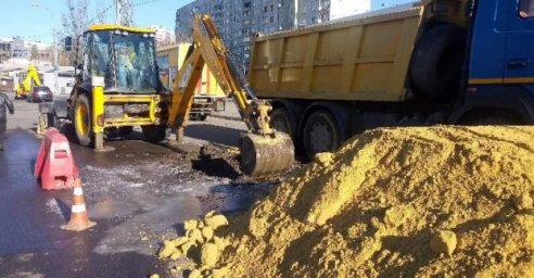 
В Шевченковском районе ликвидируют сложную аварию на водоводе
