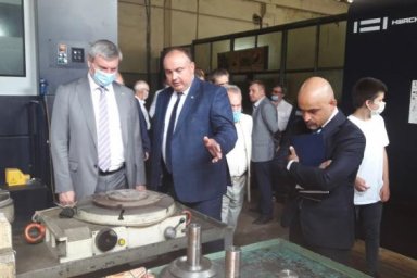 Вице-премьер министр Украины Олег Уруский посетил КБ им. Морозова