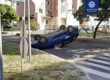 Фотофакт: автоперевертыш на Холодной горе (Патрульная полиция)