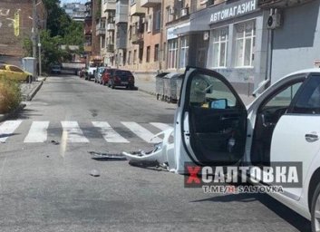 ДТП: девушка на мотоцикле - под колесами легковушки (ФОТО)