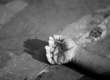 В воде на набережной найден труп мужчины