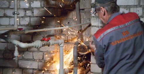 В Холодногорском районе восстанавливают внутридомовые сети