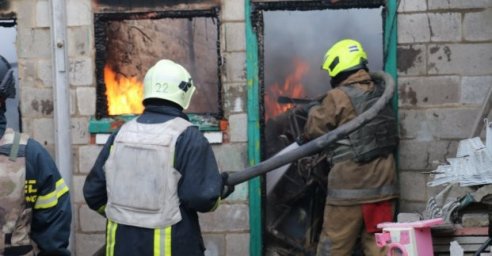 
Харьковские спасатели ликвидировали из-за обстрелов 19 пожаров
