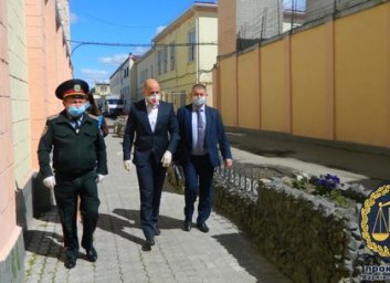 Прокуроры за решеткой: в СИЗО нагрянула инспекция (ФОТО)
