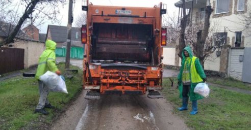 В Харькове ежедневно вывозят мусор более 130 машин