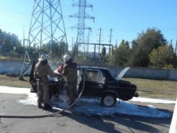 В Скадовске загорелся автомобиль во время движения