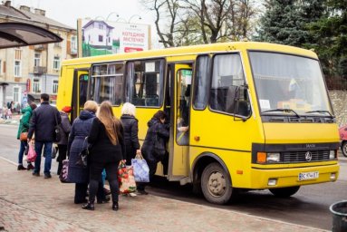 
В маршрутках и рейсовых автобусах полностью запретили музыку, в такси - с согласия пассажиров
