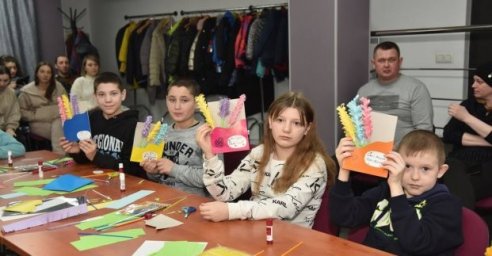 
В Харькове для детей провели мастер-класс по изготовлению весенних открыток
