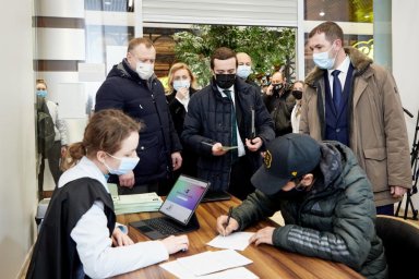 В вакцинации от COVID-19 никто не будет останавливаться – Кирилл Тимошенко