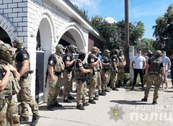 Полиция принимает усиленные меры по недопущению разгорания межэтнического конфликта в поселке Андрее