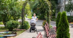 В Харькове благоустраивают дворы жилых домов