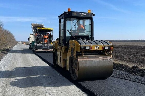 
На деоккупированной территории Чугуевского района ремонтируют дорогу
