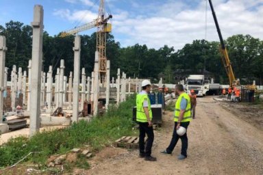 На стройплощадке онкоцентра построено 95% колонн первого яруса лечебно-диагностического корпуса