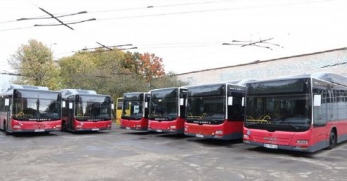 
Харькову передали из Чехии семь автобусов
