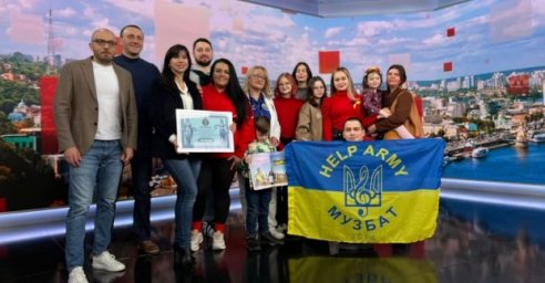 
Харьковские артисты установили рекорд Украины, помогая эвакуированным детям
