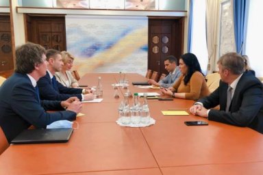 Айна Тимчук встретилась с генеральным директором ЧАО &laquo;Филип Моррис Украина&raquo;