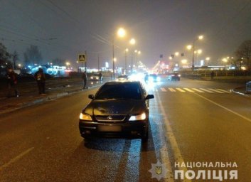 На Салтовке сбили женщину: не дошла десяток метров до пешеходного перехода (ВИДЕО)